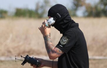 Ucraina raid russi nella notte con droni e missili. Kiev colpisce raffineria a Krasnodar 364x230