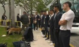 Uruguay polizia perquisisce giocatori. con cani antidroga 265x160
