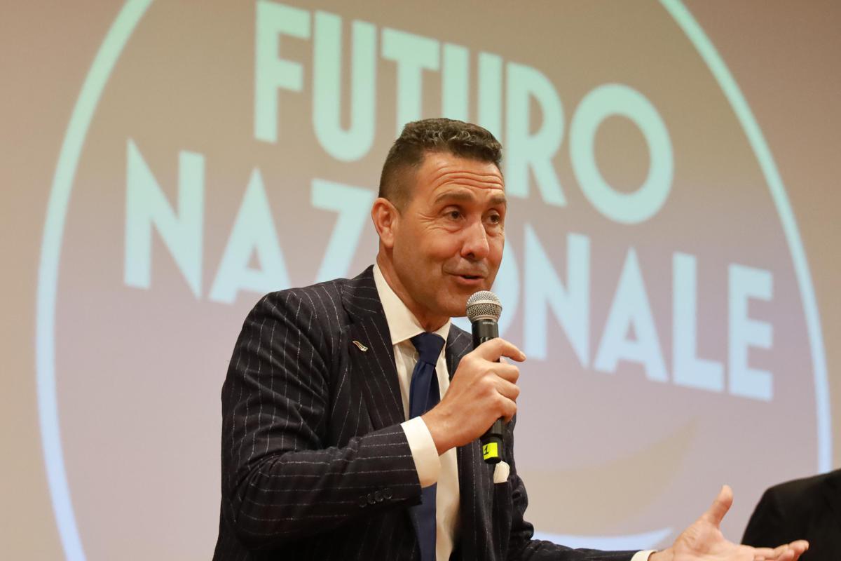 Vannacci: "Italia agli italiani. Centrodestra con noi o con von der Leyen?"