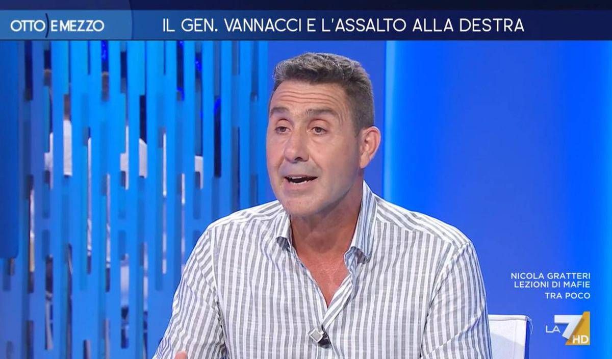 Vannacci promosso in tv da Gruber, Bocchino: "Efficace nella fossa dei leoni''. Per Telese "ha bucato lo schermo"