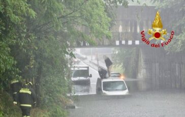Vento e nubifragi maltempo colpisce il Nord e ora e allerta anche al Centro Sud 364x230