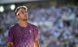 Wimbledon Cobolli litiga con il suo angolo. Poi la partita viene sospesa 265x160