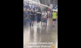 Yamal al supermercato la stella della Spagna e la spesa prima dei Mondiali poster 265x160