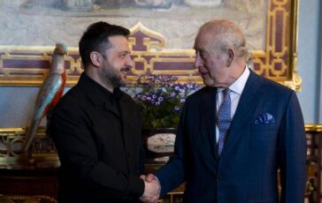 Zelensky vuole invitare re Carlo in Ucraina Lo amiamo molto 364x230