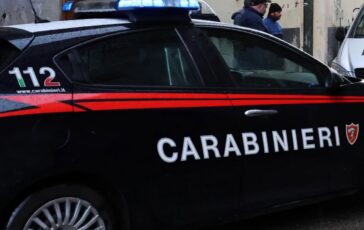 Alberto Stasi al lavoro a Milano scherza con i giornalisti