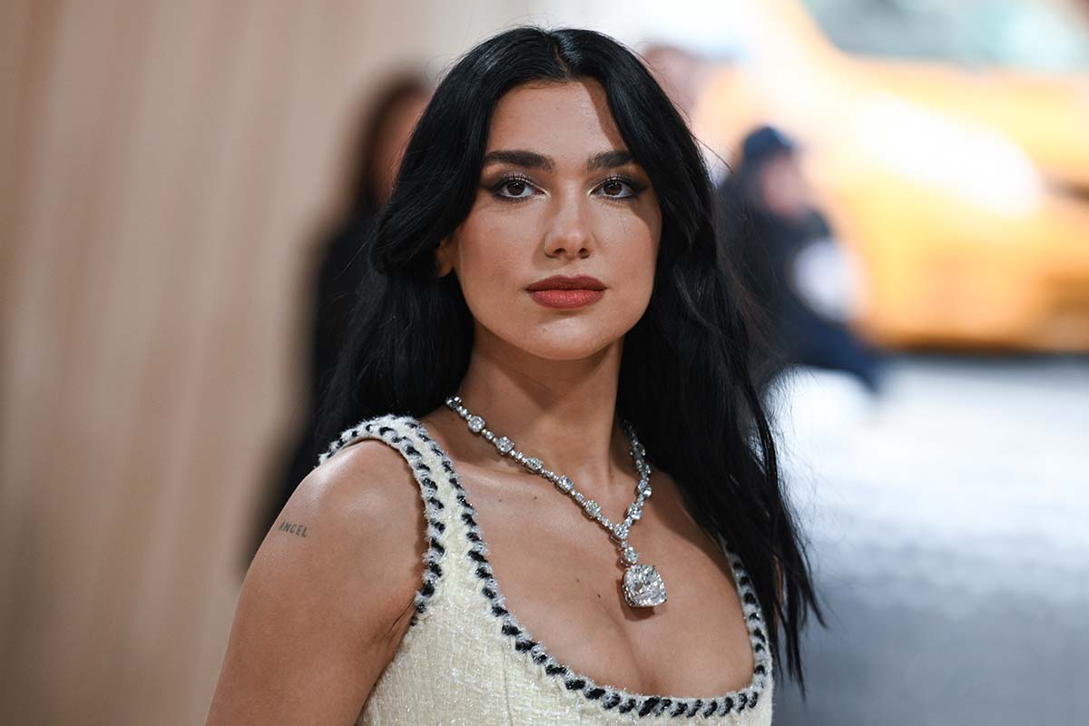https://static.adhubmedia.com/notizie_it/wp-content/uploads/2026/06/dua-lipa-e-il-matrimonio-a-palermo-titolo-choc-del-telegraph-nel-covo-della-mafi-86411369.jpg