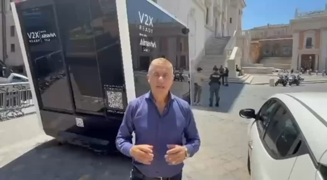 Pecoraro Scanio: “Minibus Ecodigital accolto in Campidoglio”