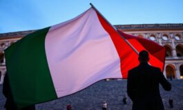 001-primo-cittadino-paese-romagna-indossando-abito-discutibile