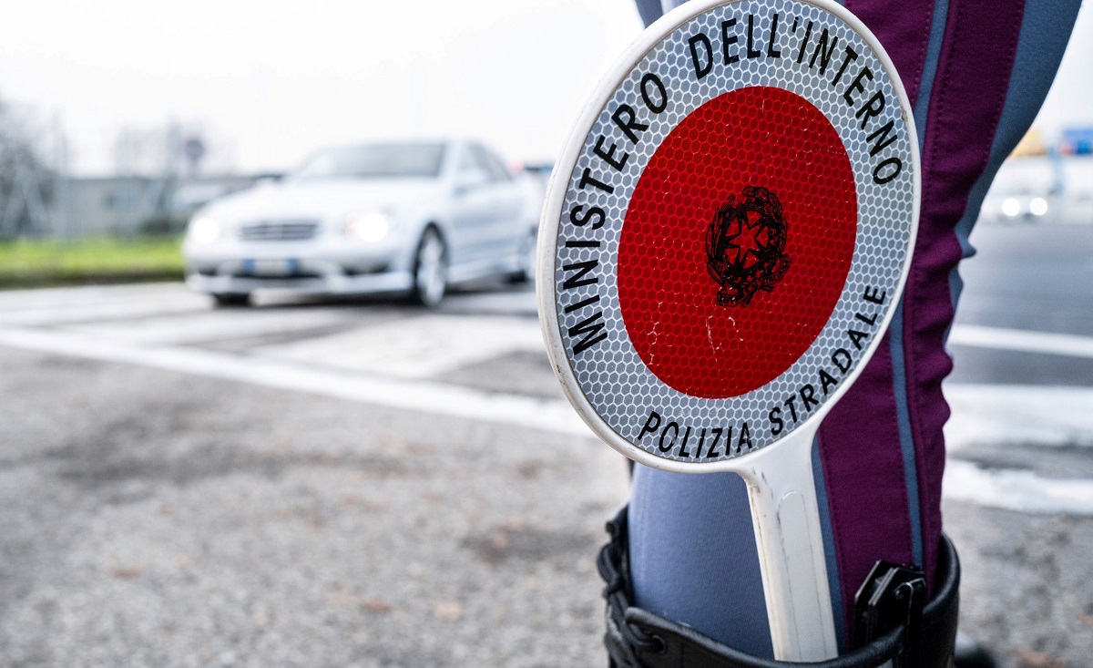https://static.adhubmedia.com/notizie_it/wp-content/uploads/2026/06/suora-imbocca-lautostrada-contromano-paura-sulla-napoli-salerno-stava-ascoltando-0c106272.jpg