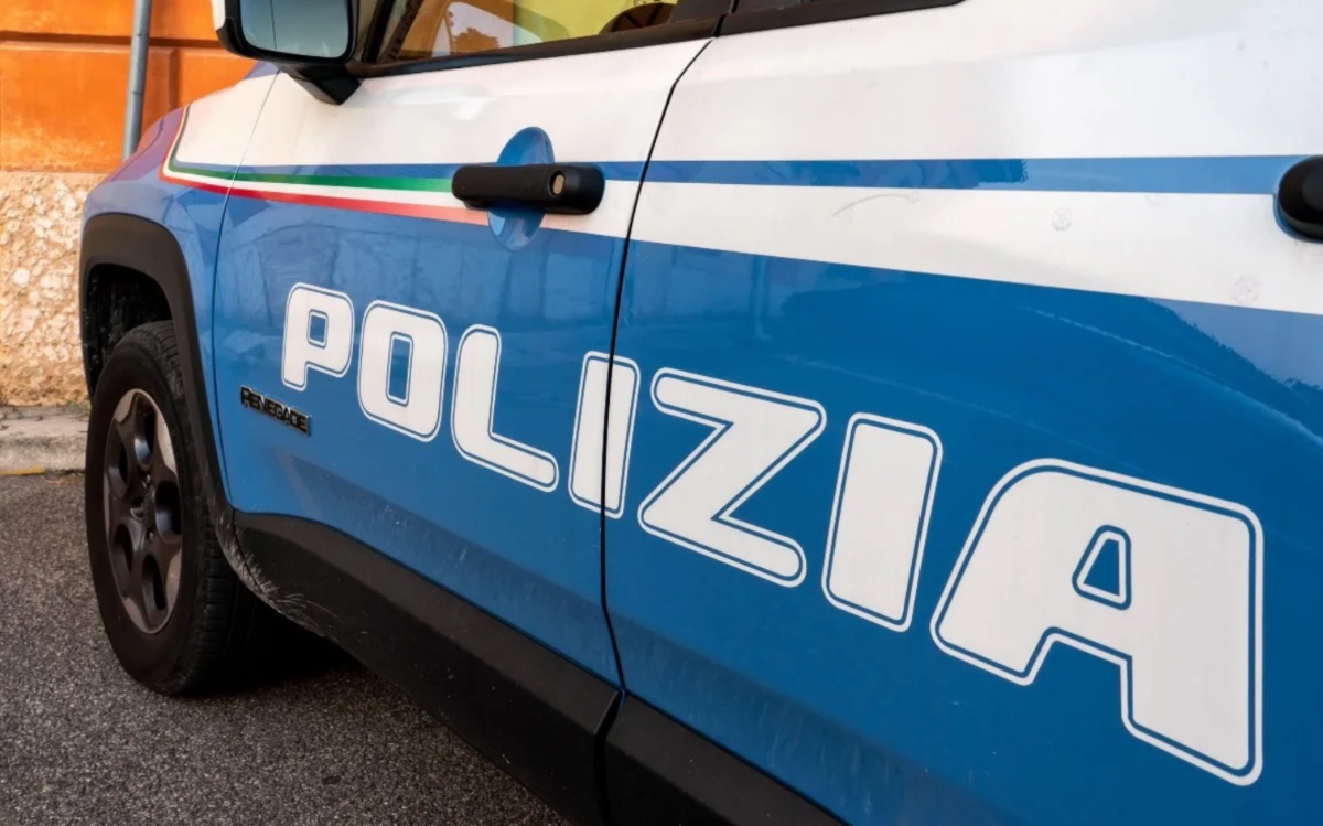 Tenta di strangolare bimbo di 3 anni al parco: arrestato