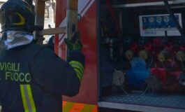 001-terribile-rogo-fabbrica-plastica-operai-costretti-evacuare