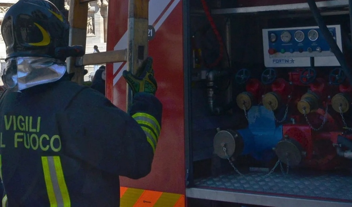 Incendio all'azienda Versalis di Mantova, gli aggiornamenti in diretta