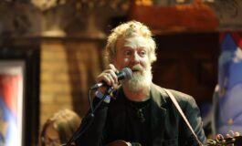 Addio a Glen Hansard il cantautore premio Oscar morto in un incidente in moto 265x160
