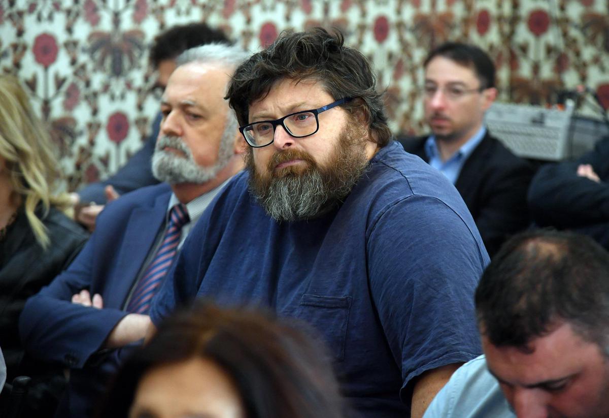Adinolfi arrestato, il gip: "Soldi spesi in beni di lusso, viaggi, quadri e barche"
