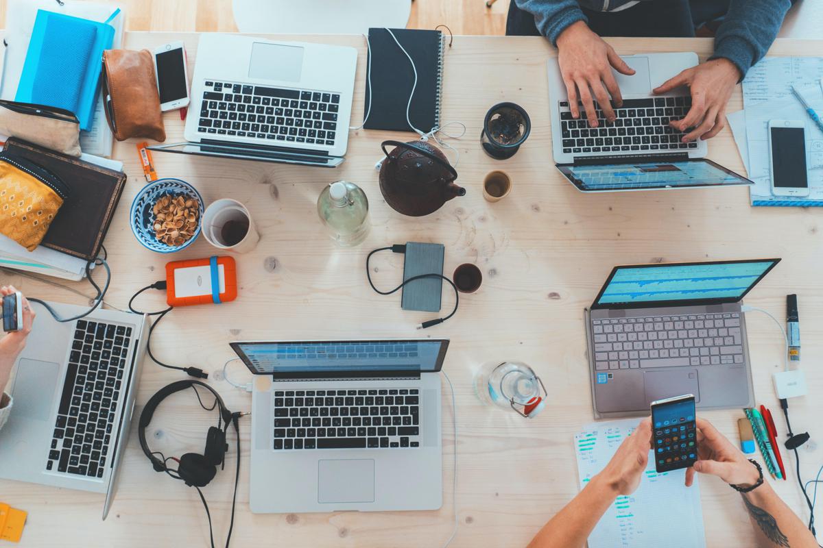 Ai riduce il burnout ma rischia di ampliare il deficit di connessione umana sul lavoro