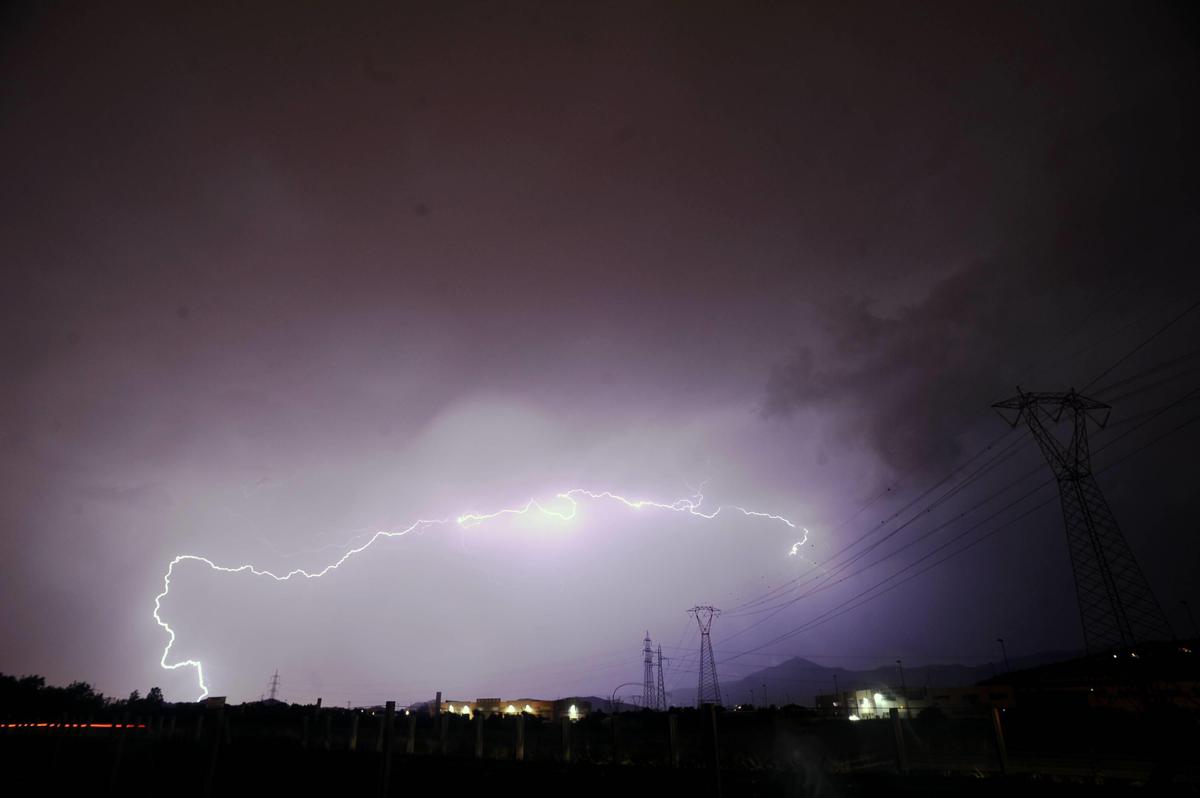 Allerta meteo gialla oggi 6 luglio: piogge e temporali in arrivo in quattro regioni