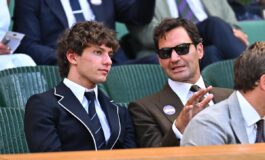 Antonelli Federer quante risate a Wimbledon Roger consiglia una lezione con Sinner 265x160