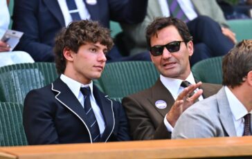 Antonelli Federer quante risate a Wimbledon Roger consiglia una lezione con Sinner 364x230