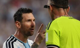 Argentina Messi litiga con larbitro Non mancarmi di rispetto 265x160