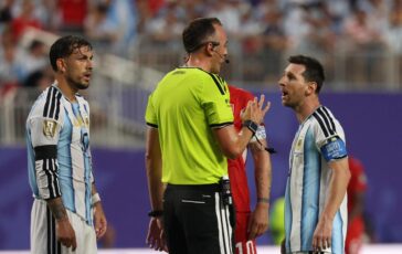 Argentina Svizzera rigore non dato e rosso a Embolo proteste ai Mondiali 364x230