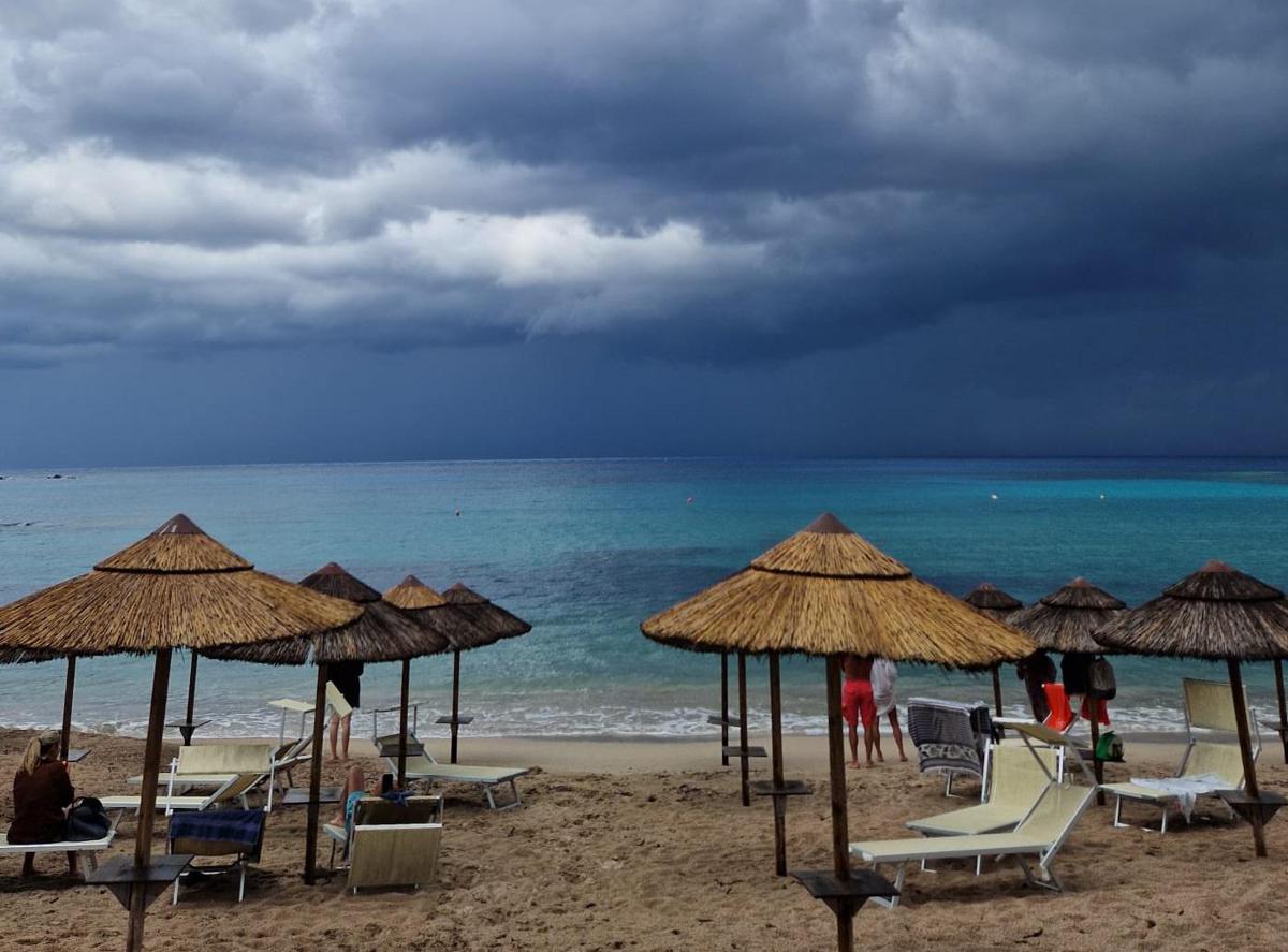 Arriva il ribaltone termico, ultima fiammata poi giù le temperature: le previsioni meteo
