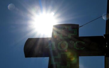 Cooling poverty increases, expert says. There is a barrier between those who can protect themselves and those who cannot, thus increasing multi-organ clinical risk. 364x230