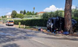 Auto finisce contro un albero a Cisterna di Latina due morti 265x160