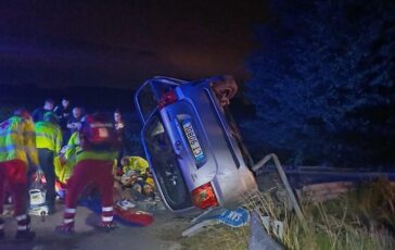 Auto fuori strada nel Mantovano morto 38enne gravi i figli di 5 e 10 anni 364x230