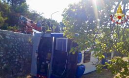 Autobus finisce fuori strada morto un passeggero e due feriti vicino Formia 265x160