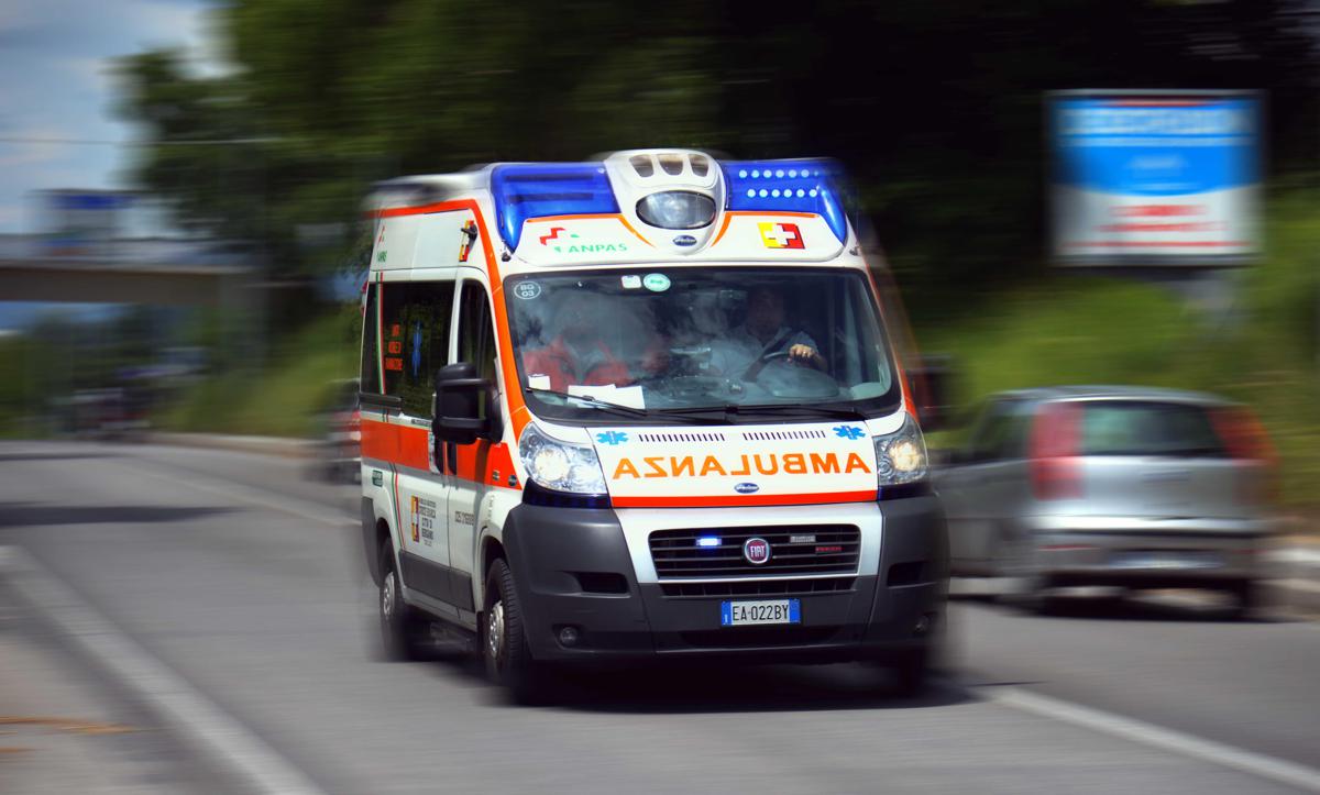 Belluno, cerca pezzi dello specchietto retrovisore in galleria: investito e ucciso 79enne