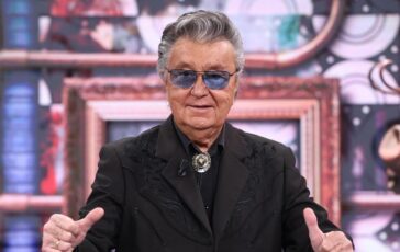Bobby Solo annulla il concerto a Castiglione del Lago per la presenza dei chironomidi. Cosa e successo 364x230