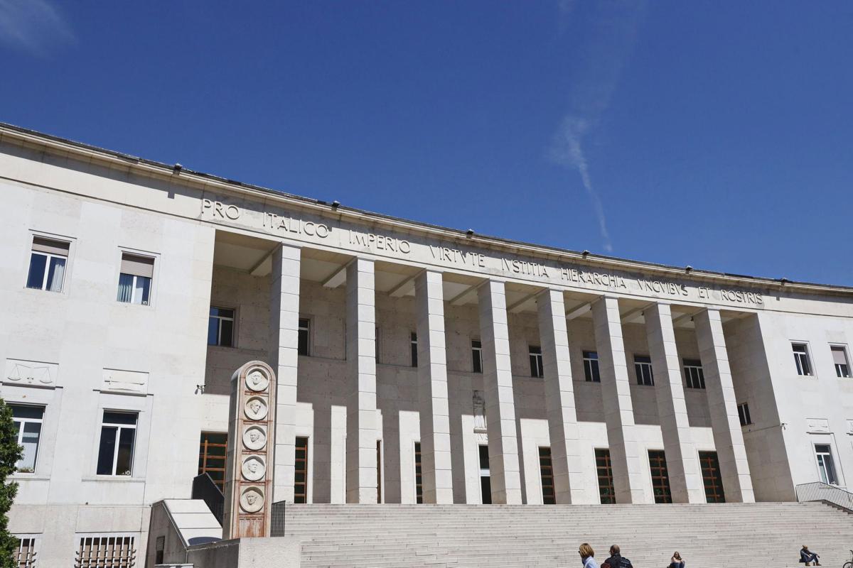 Bolzano, crollato il tetto del tribunale