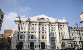 Borsa lusso alla prova delle trimestrali tra segnali di ripresa e incognite globali 265x160