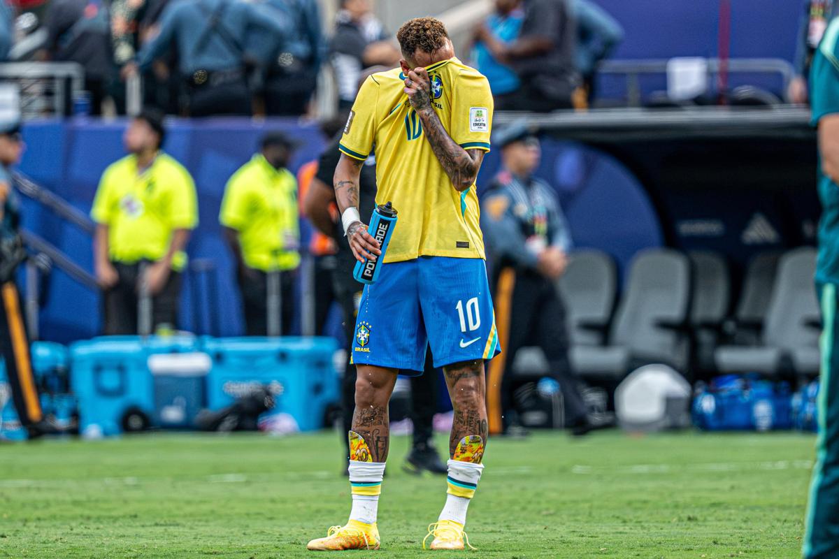 Brasile eliminato, Neymar in lacrime dice addio alla selecao: "Finisce qui"