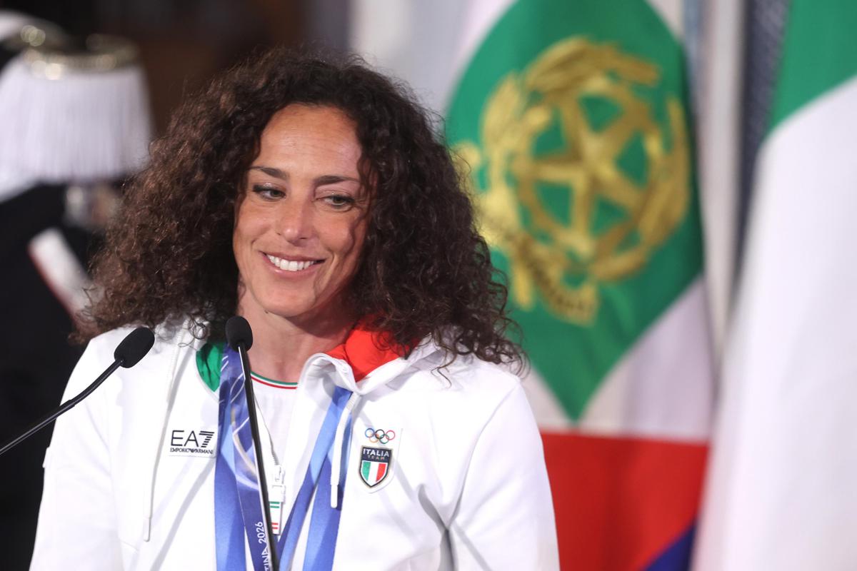 Brignone: "Sogno un figlio, dopo lo sci girerò il mondo in surf. Popolare come Sinner? Lui ha il jet, io prendo Ryanair"