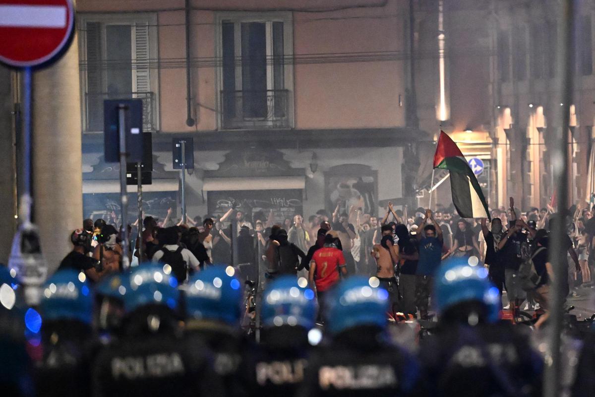 Caso Fakir, le reazioni all'intervista al poliziotto. Fratelli d'Italia: "Lepore deve dimettersi"