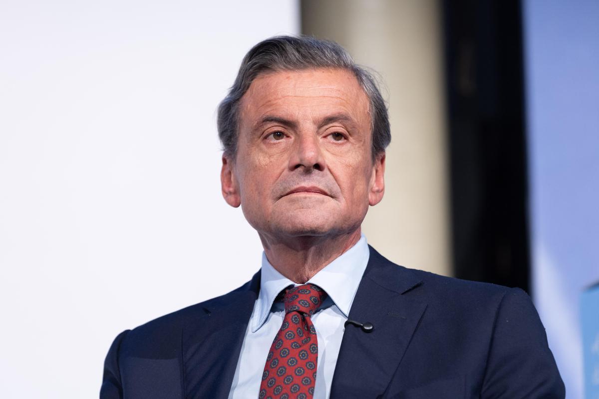 Caso Roggero, Calenda attacca Salvini: "Un imbecille, non va bene legge che ha fatto lui"