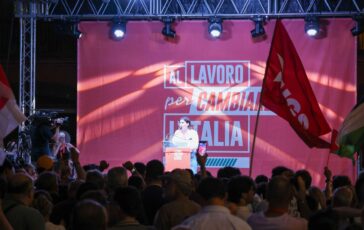 Centrosinistra leader a Napoli lanciano volata anti Meloni. Contestatori interrompono comizio 364x230