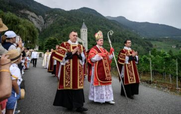 Chiesa Lefebvriani ordinano 4 vescovi senza mandato pontificio e scisma 364x230