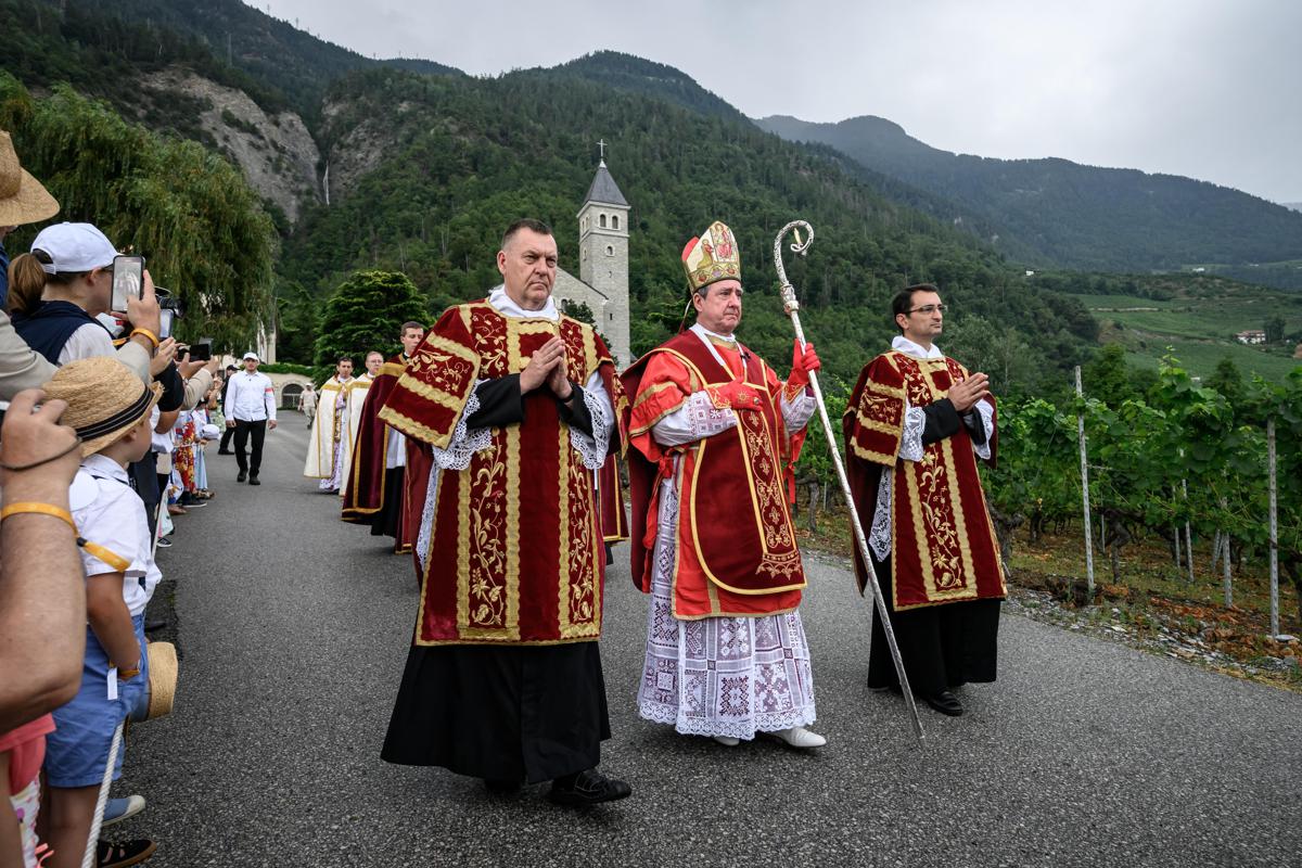 Chiesa, Lefebvriani ordinano 4 vescovi senza mandato pontificio: è scisma