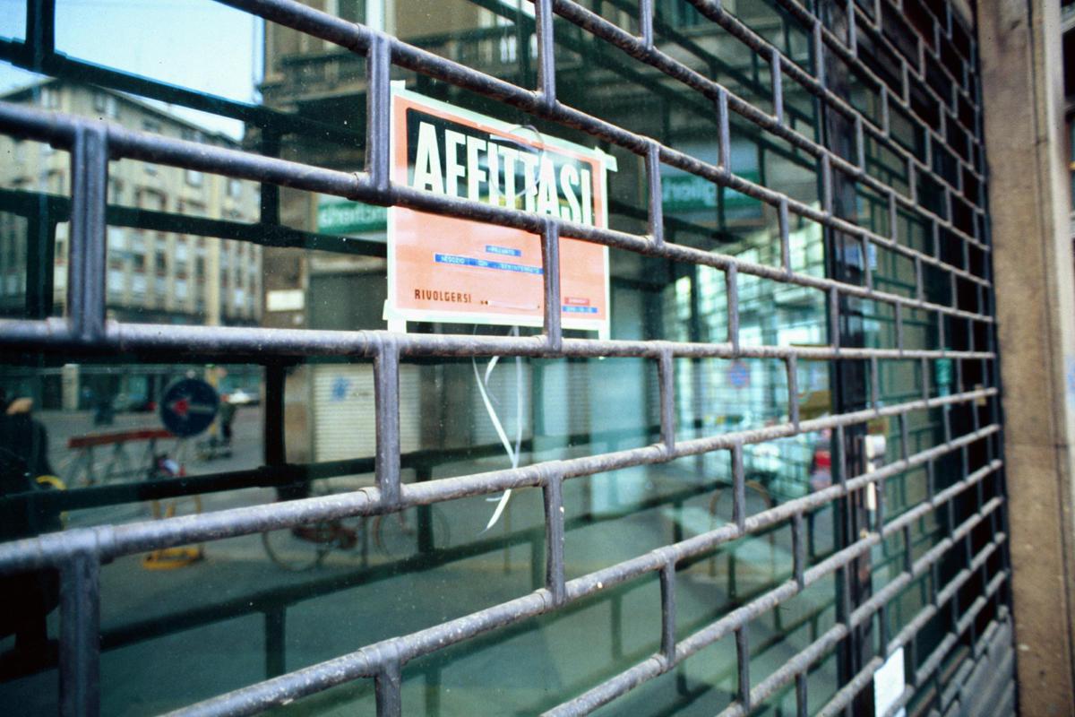 Commercio, in 7 anni -99mila negozi ma sale fatturato +25,7%