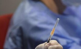 Covid via libera a emendamento su reintegro sanitari no vax e scontro 265x160