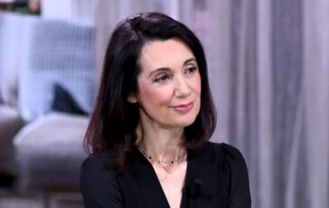 Csaba dalla Zorza incidente in casa cade dalle scale e sbatte la testa 364x230