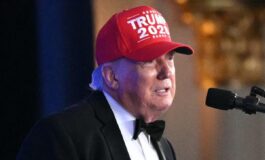 Da fake news a sindrome anti Trump il presidente contro i media alla cena dei corrispondenti 265x160