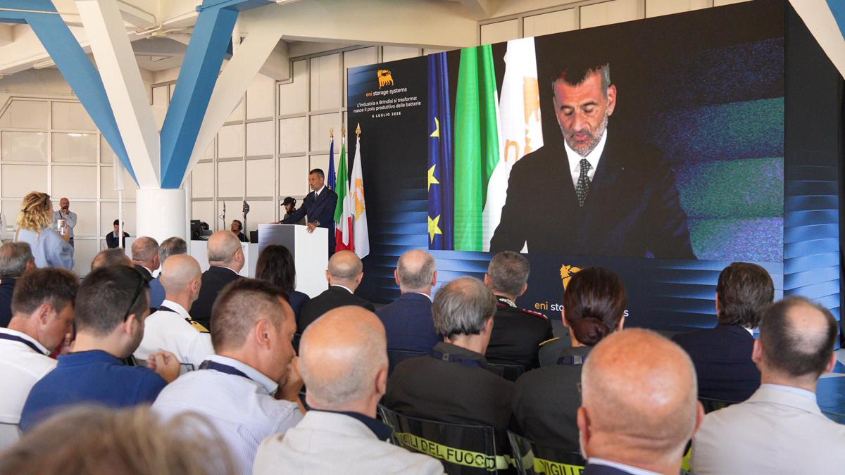 Decaro: "Con la prima pietra del polo di Brindisi nuova stagione industriale"