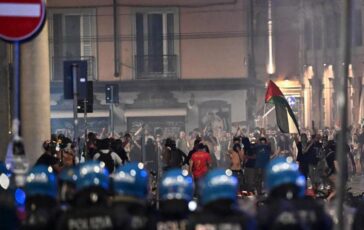 Disordini a Bologna dopo la morte di Fakir 12 indagati 364x230