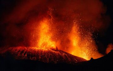 Etna aeroporto Catania ancora chiuso stop voli fino alle 14 364x230