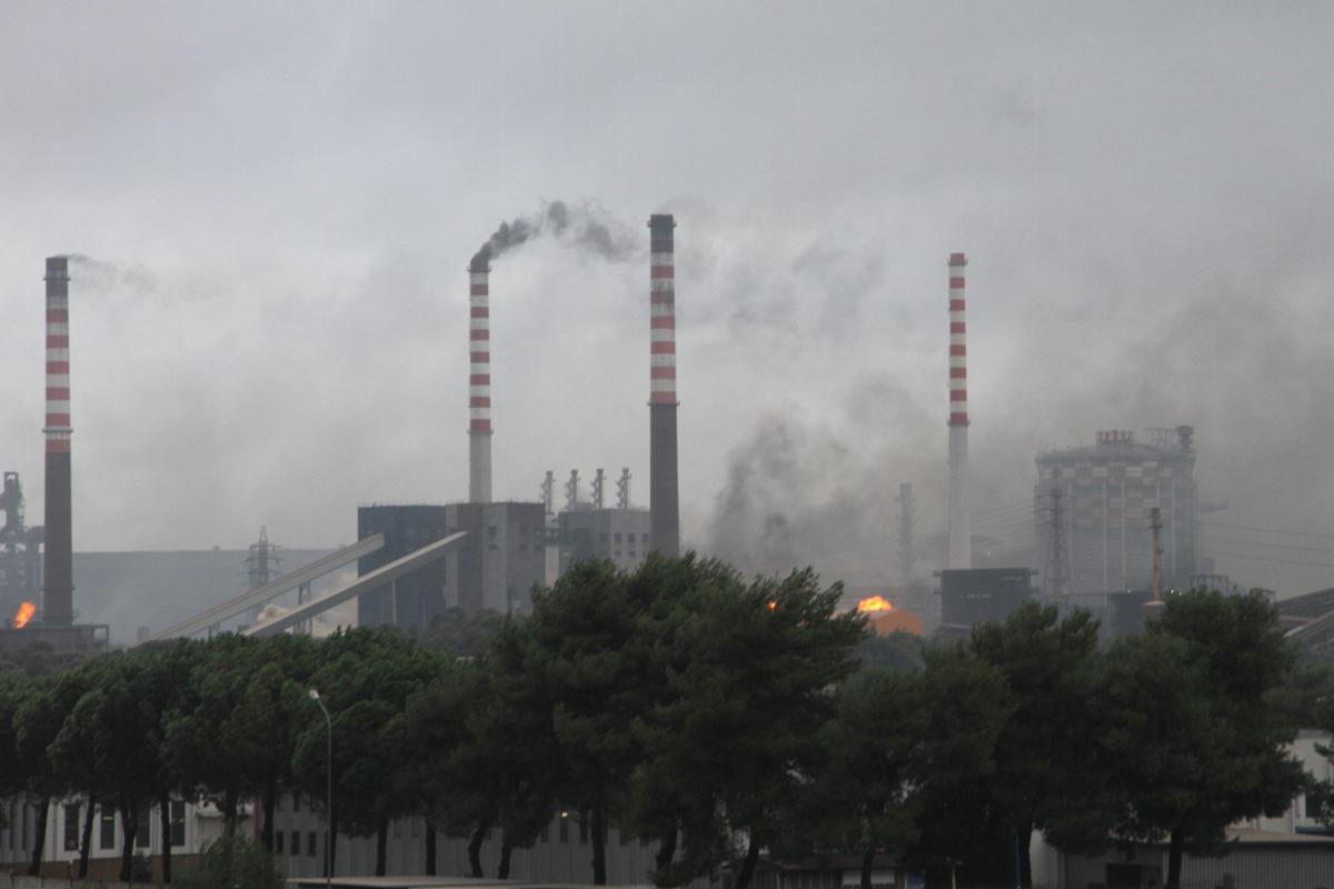 Ex Ilva, Corte Appello Milano: "Deve chiudere entro 90 giorni per amianto e polveri sottili"