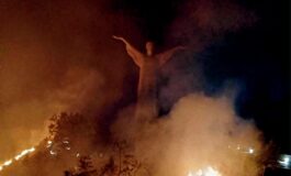 Fiamme lambiscono statua Cristo a Maratea. Bardi Attacco a simbolo Basilicata nel mondo punire responsabili dello scempio 265x160