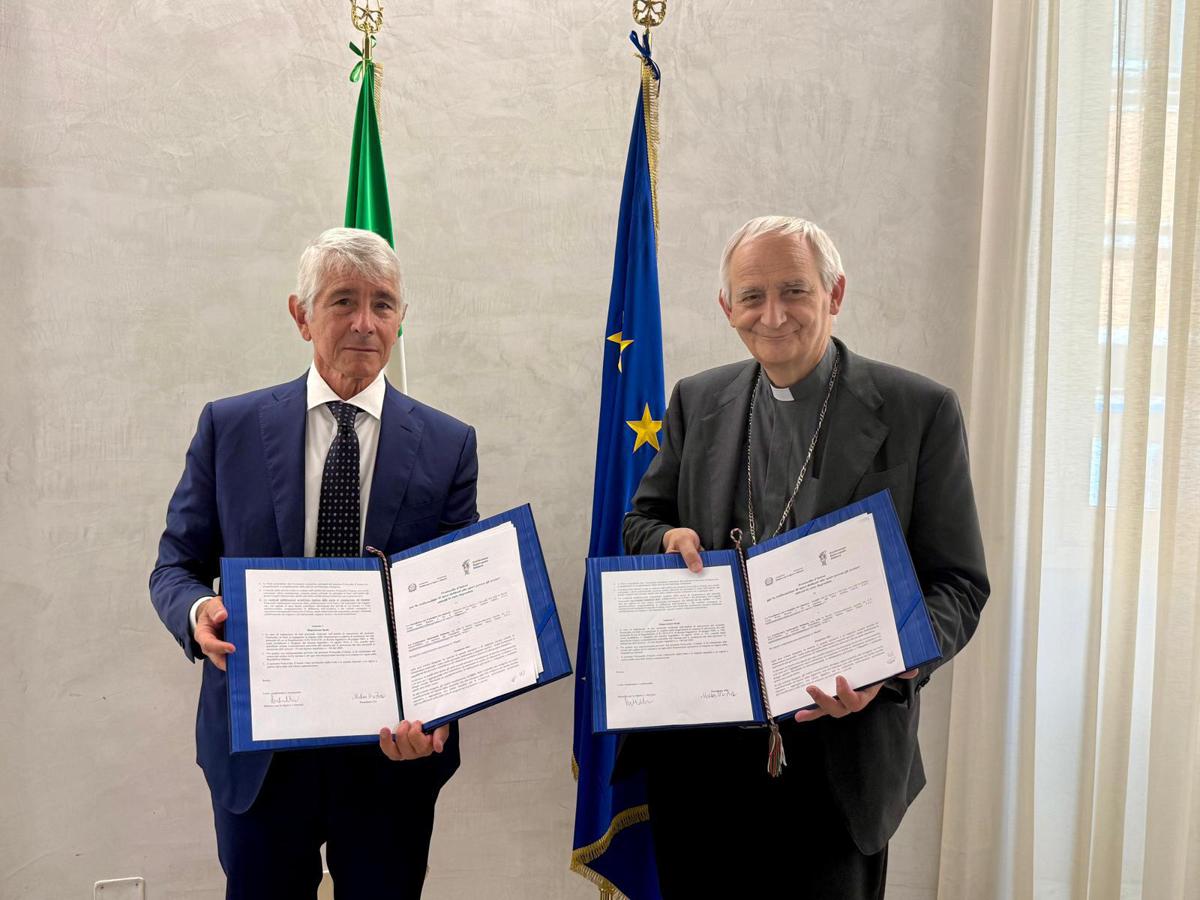 Firmato protocollo d'intesa tra Abodi e Zuppi per la riqualificazione degli oratori nelle aree disagiate